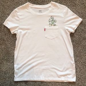 Levi’s T-shirt